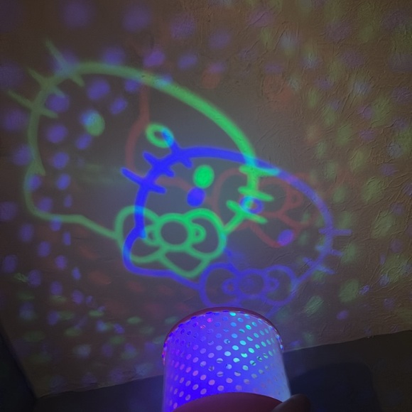 BRAND NEW HELLO KITTY PROJECTOR - Picture 4 of 5